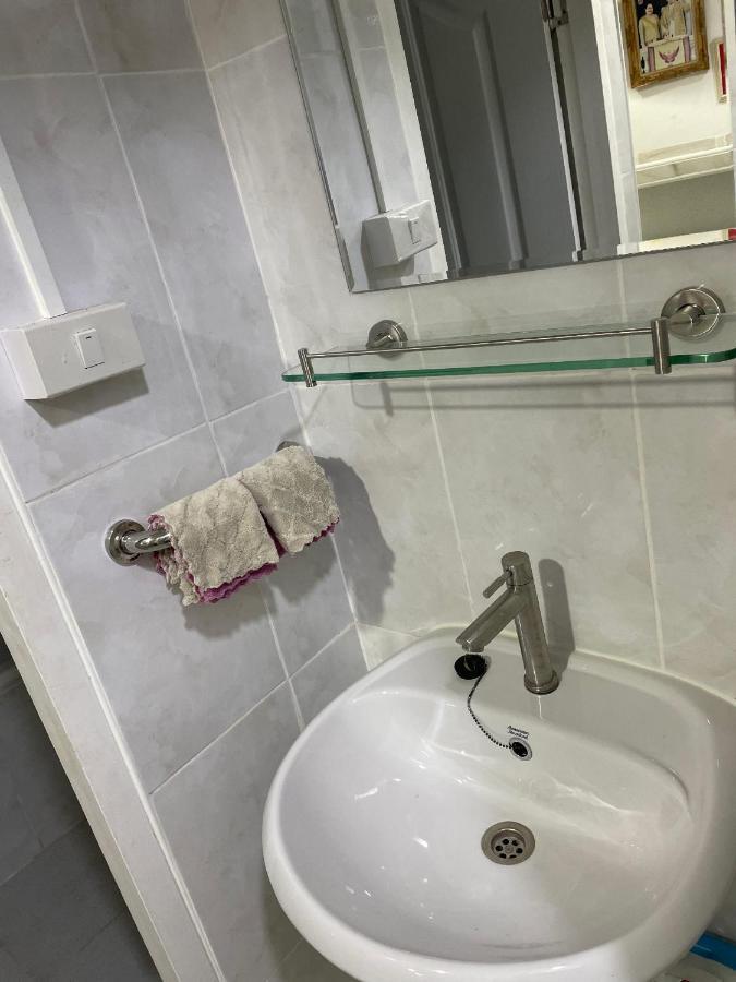 Apartment A4 Dindaeng バンコク都 エクステリア 写真